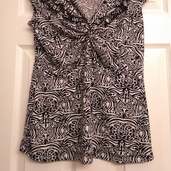 Sleeveless ruffled shirt - Picture 5 of 5